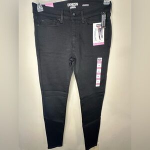 Womens new with tags black Denizen from Levi’s jegging size 8/9 NWT
